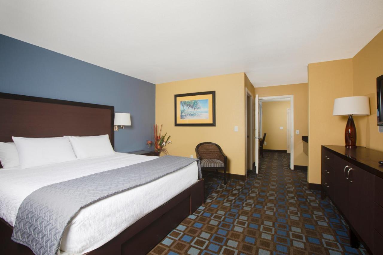 The Nautical Beachfront Resort Lake Havasu City Exterior photo