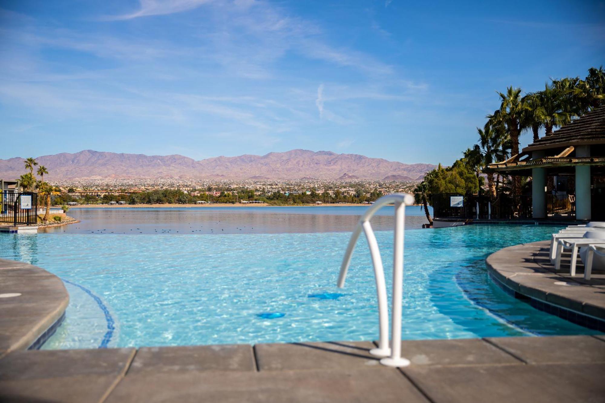 The Nautical Beachfront Resort Lake Havasu City Exterior photo